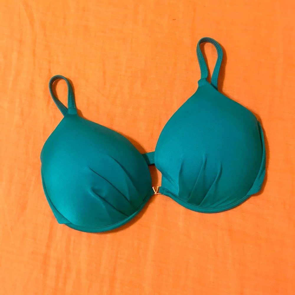 NWOT Venus Underwire Swimsuit Bikini Top Sz 34DDD